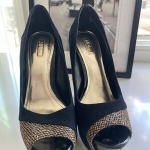 Elegant Black and Gold Peep-Toe Heels
